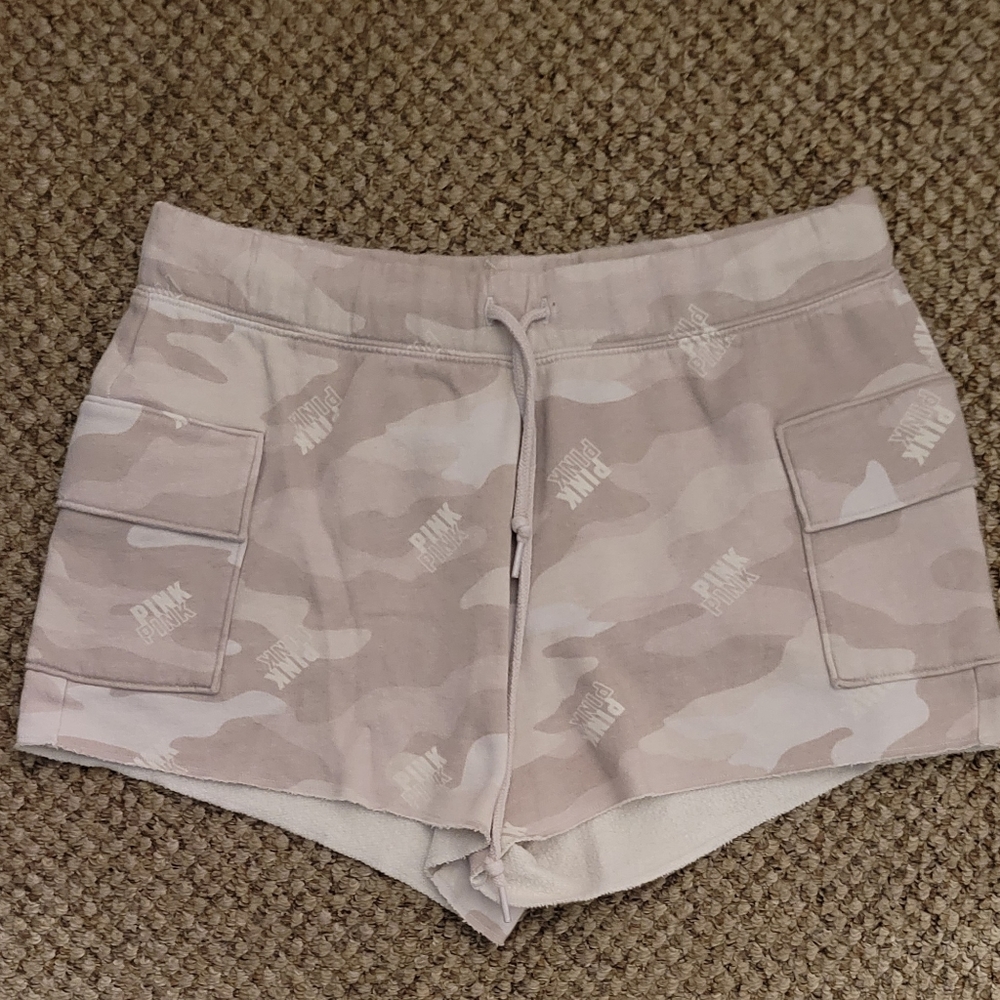 ☆•Victoria Secret Pink Tan Camo Cargo Shorts •Size:Large •☆